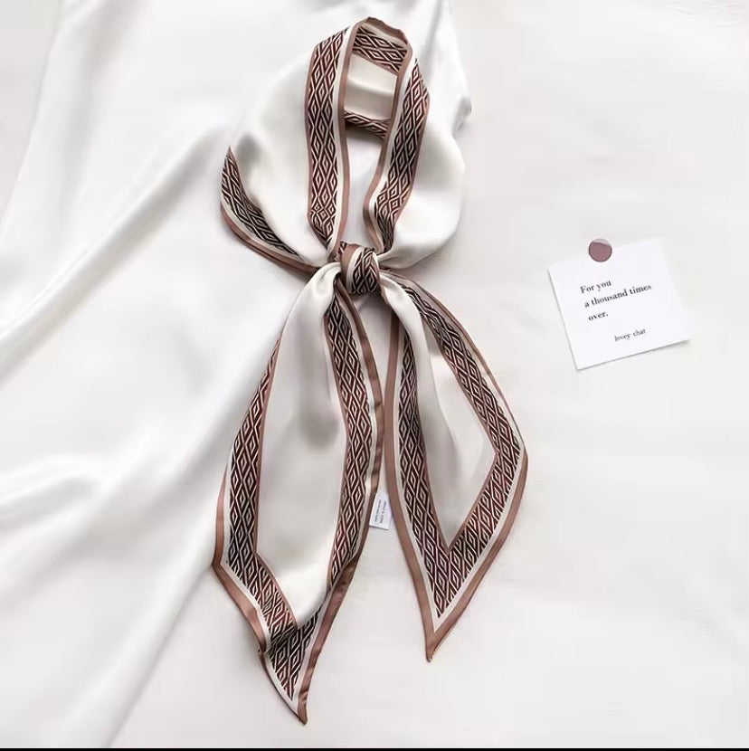 Petite écharpe en satin