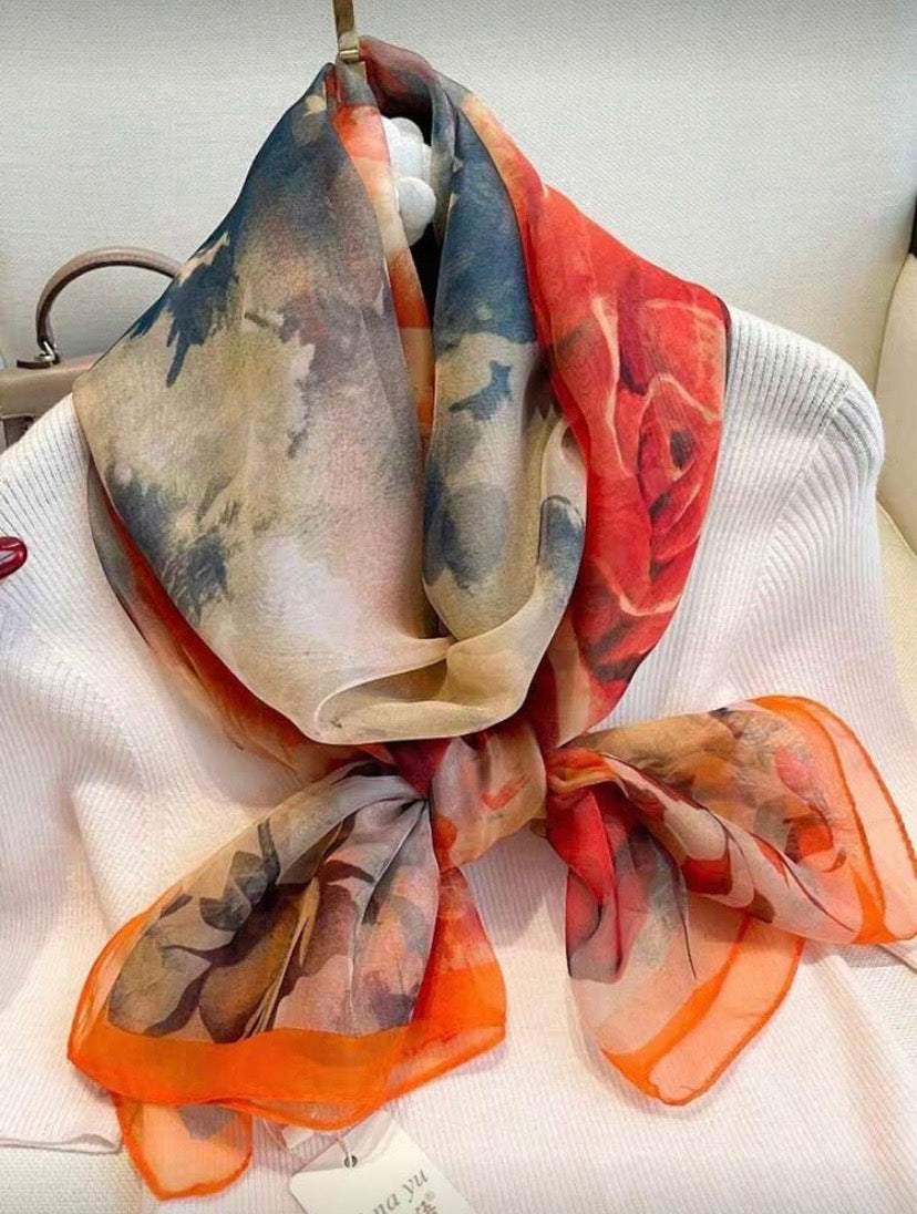 Foulard en mousseline de soie fleuri