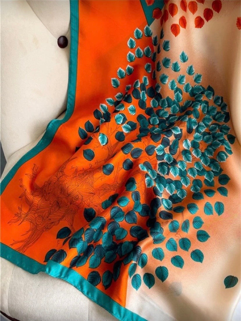 Foulard imprimé en satin de soie arbre à fleurs
