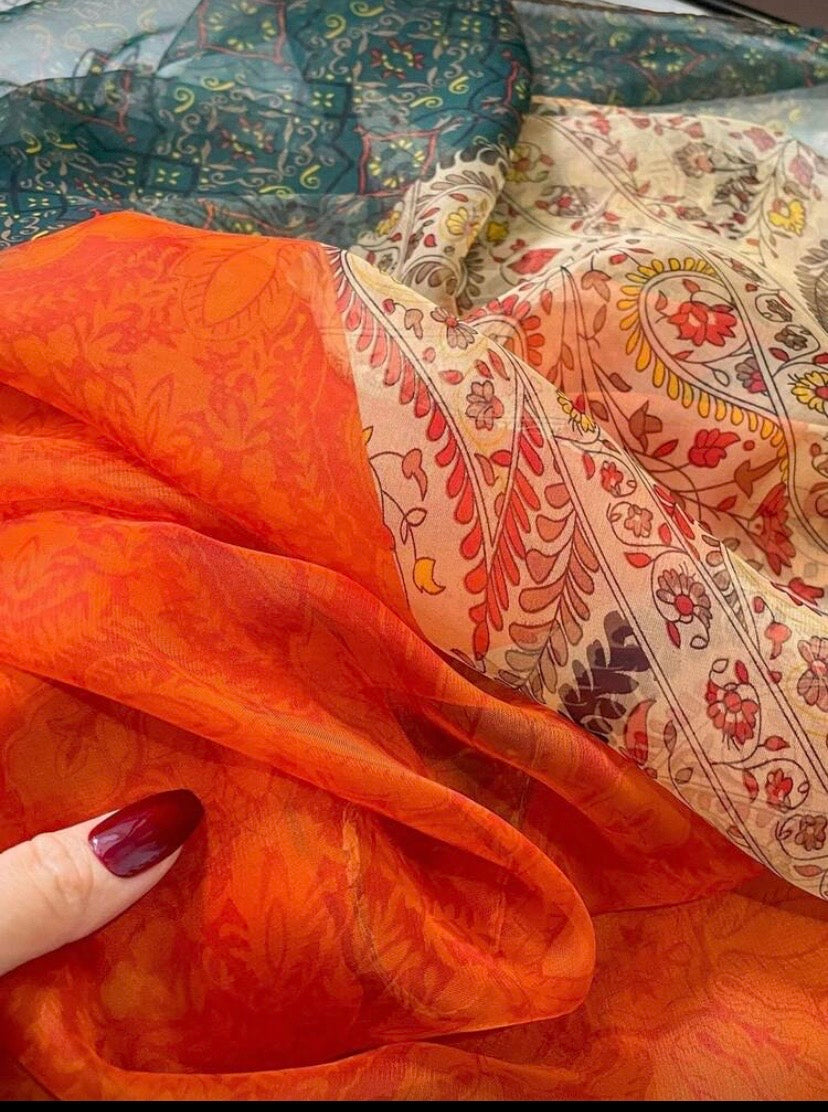 Écharpe en mousseline de soie orange cajou